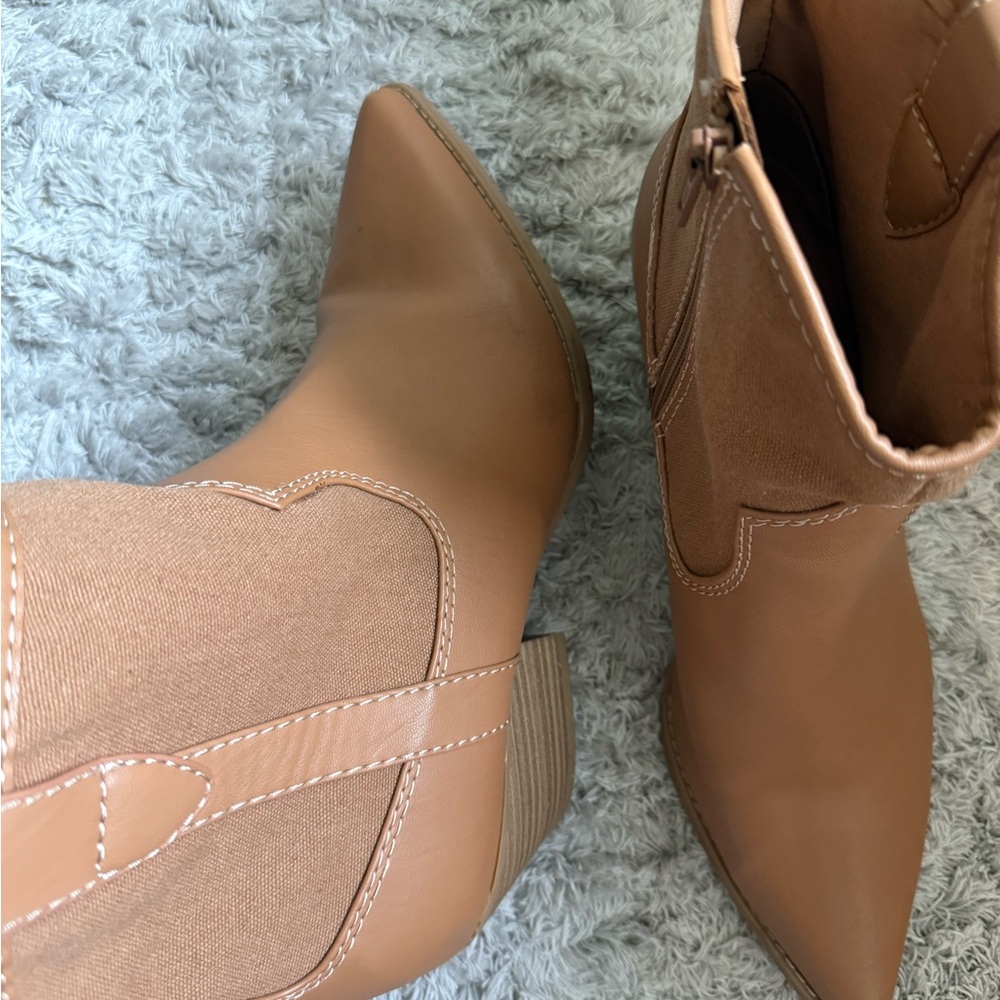 Stylish Tan Women's Ankle Cowgirl Boots